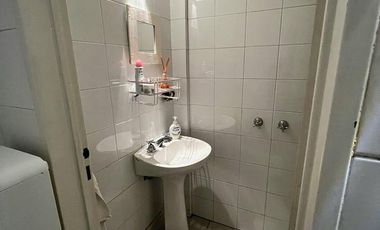 Impecable oficina con Balcón, en  pleno centro de San Isidro!