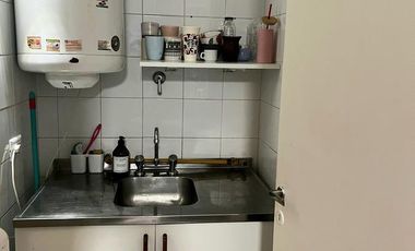 Impecable oficina con Balcón, en  pleno centro de San Isidro!