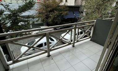 Impecable oficina con Balcón, en  pleno centro de San Isidro!