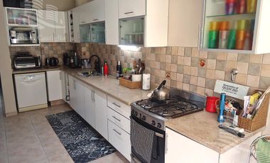 Venta - Casa 7 Ambientes, Cochera, Jardin, Pileta, Parrilla - Florida Mitre/Este, Vicente Lopez