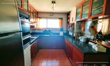 Departamento 4 ambientes con cochera y baulera en venta en Quilmes Centro -Apto Crédito-