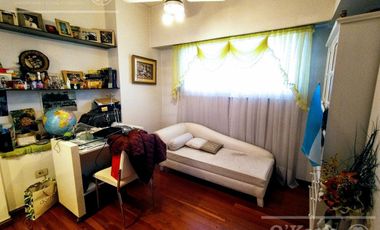 Departamento 4 ambientes con cochera y baulera en venta en Quilmes Centro -Apto Crédito-