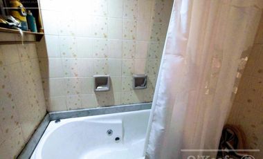 Departamento 4 ambientes con cochera y baulera en venta en Quilmes Centro -Apto Crédito-