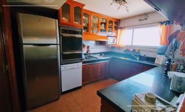 Departamento 4 ambientes con cochera y baulera en venta en Quilmes Centro -Apto Crédito-