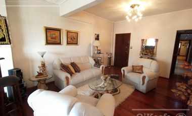 Departamento 4 ambientes con cochera y baulera en venta en Quilmes Centro -Apto Crédito-