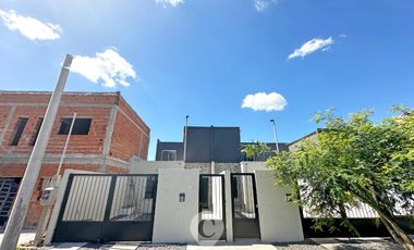 Duplex a Estrenar con patio y pileta en barrio Puerta del Sol