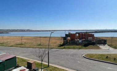 Casa en venta - 4 dormitorios 4 baños - 326mts2 - Escobar