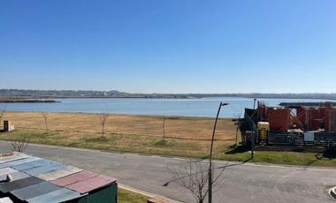 Casa en venta - 4 dormitorios 4 baños - 326mts2 - Escobar