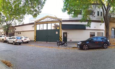 TERRENO C/GALPÓN Y OFICINAS  EN ZONA CENTRO - IDEAL CONSTRUCTORAS