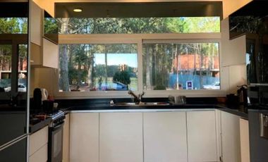 Casa en venta - 4 Dormitorios 3 Baños - Cochera - 1200Mts2 - La Herradura, Pinamar