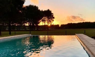 Casa en venta - 4 Dormitorios 3 Baños - Cochera - 1200Mts2 - La Herradura, Pinamar
