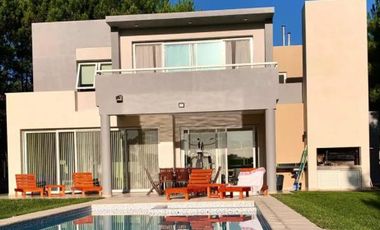 Casa en venta - 4 Dormitorios 3 Baños - Cochera - 1200Mts2 - La Herradura, Pinamar