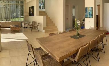 Casa en venta - 4 Dormitorios 3 Baños - Cochera - 1200Mts2 - La Herradura, Pinamar