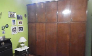 CASA  EN VENTA DE 4 DORMITORIOS - ROSARIO