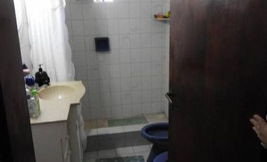 CASA  EN VENTA DE 4 DORMITORIOS - ROSARIO