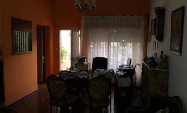 CASA  EN VENTA DE 4 DORMITORIOS - ROSARIO