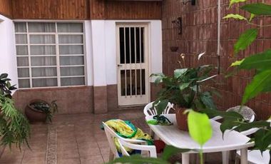CASA  EN VENTA DE 4 DORMITORIOS - ROSARIO