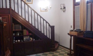 Casa 4 dormitorios en venta. La Plata.