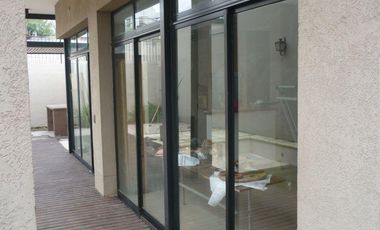 Casa 4 dormitorios en venta. La Plata.