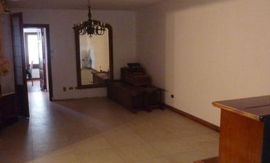 Casa 4 dormitorios en venta. La Plata.