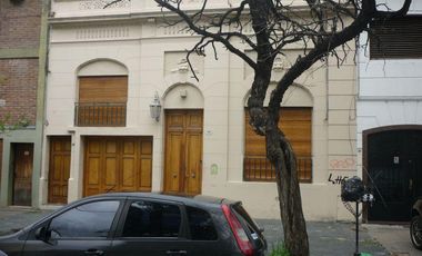 Casa 4 dormitorios en venta. La Plata.
