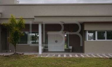 Casa  Los Tilos y Crisantemos en  Campos de Roca II