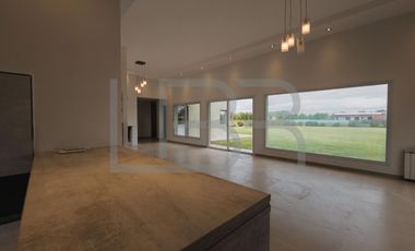Casa  Los Tilos y Crisantemos en  Campos de Roca II