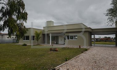 Casa  Los Tilos y Crisantemos en  Campos de Roca II