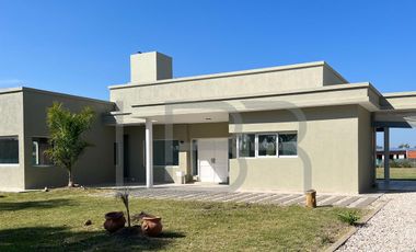 Casa  Los Tilos y Crisantemos en  Campos de Roca II