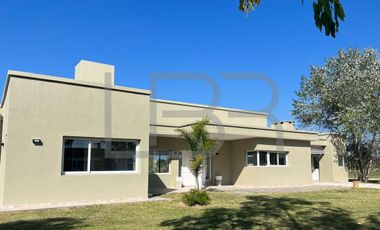 Casa  Los Tilos y Crisantemos en  Campos de Roca II
