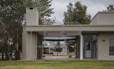 Casa  Los Tilos y Crisantemos en  Campos de Roca II
