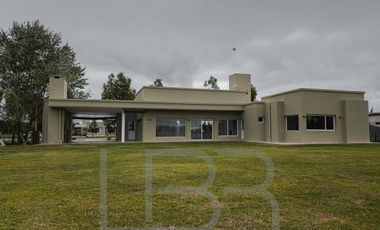 Casa  Los Tilos y Crisantemos en  Campos de Roca II