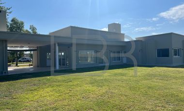 Casa  Los Tilos y Crisantemos en  Campos de Roca II