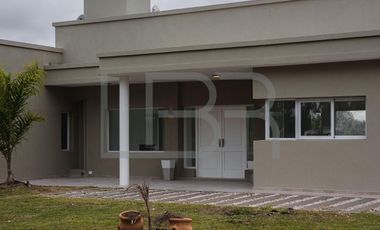 Casa  Los Tilos y Crisantemos en  Campos de Roca II