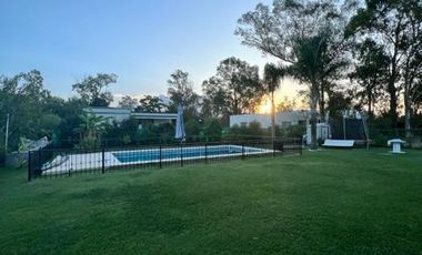 Casa 5 ambientes con piscina en venta apta credito- La Candida