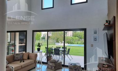 Casa 5 ambientes con piscina en venta apta credito- La Candida