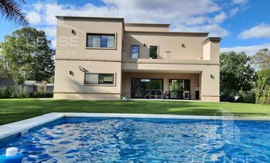 Casa 5 ambientes con piscina en venta apta credito- La Candida