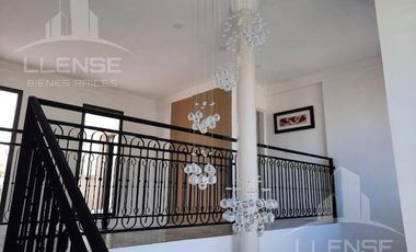 Casa 5 ambientes con piscina en venta apta credito- La Candida