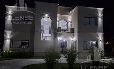 Casa 5 ambientes con piscina en venta apta credito- La Candida