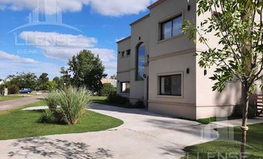 Casa 5 ambientes con piscina en venta apta credito- La Candida