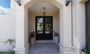 Casa 5 ambientes con piscina en venta apta credito- La Candida