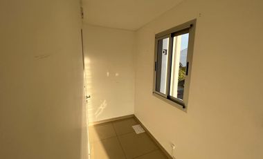 Departamento de 2 Ambientes con  balcón  - Wilde