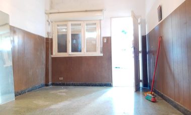 VENTA casa a REFACCIONAR. ideal 2 familias