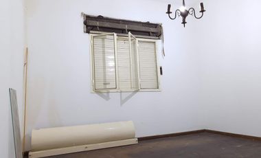 VENTA casa a REFACCIONAR. ideal 2 familias