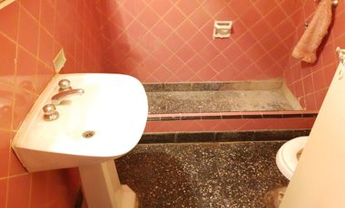 VENTA casa a REFACCIONAR. ideal 2 familias