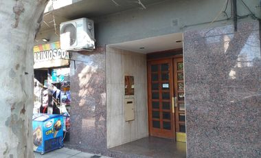 VENTA DE DEPARTAMENTO DE 3 AMBIENTES CÉNTRICO
