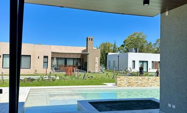 Casa en  Venta Barrio Privado Los Talas Canning