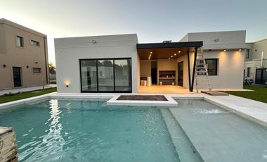 Casa en  Venta Barrio Privado Los Talas Canning