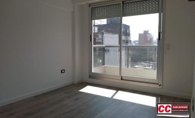 Local al frente - Estrenar - Kitchenette y Baño!!