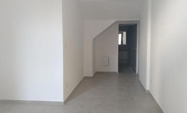Local al frente - Estrenar - Kitchenette y Baño!!